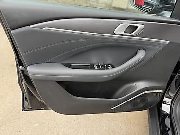 Geely: Geely : 2026 г., Седан — 6