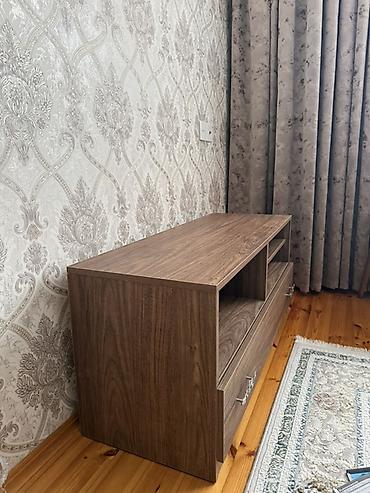 мох: TV stendi / media konsolu - Material: laminat taxta, qoz rəngində — 3