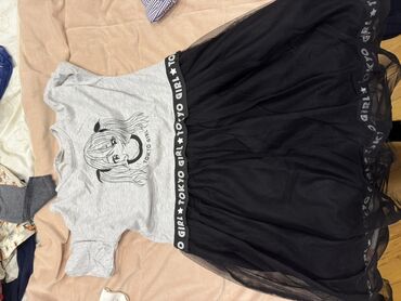 Dəstlər, kostyumlar: Qadın geyim dəsti – 4 fərqli don 1) Pudra rəngli, incə çiçək naxışlı — 12