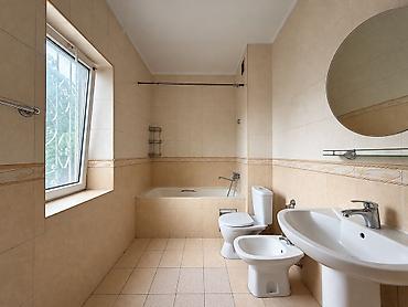 дом в карабалта: 350 м², 6 комнат и более — 4