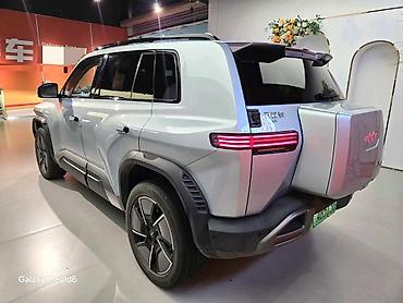 range rover evoque: Электрический кроссовер (5 дверей, 5 мест) в светло‑сером цвете с — 5