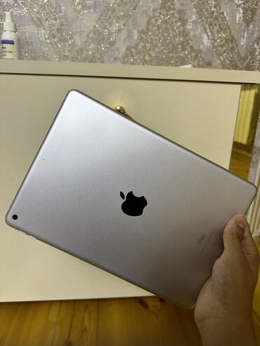 Apple iPad: İpad 9 nesil 64 gb. Pubg üçün idealdı donma yoxdu ipad cızığsız