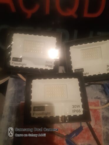 həyət işıq: 30W gücündə, IP66 standartına cavab verən mini proyektor. Kompakt
