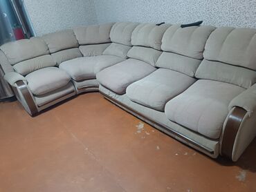 бубу мебел: Бурчтук диван, түсү - Саргыч боз, Колдонулган