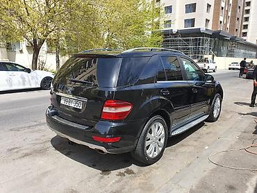 Mercedes-Benz: Mercedes-Benz ML-Class SUV - Kuzov: qara rəng, 5 qapı, yanlarda — 10