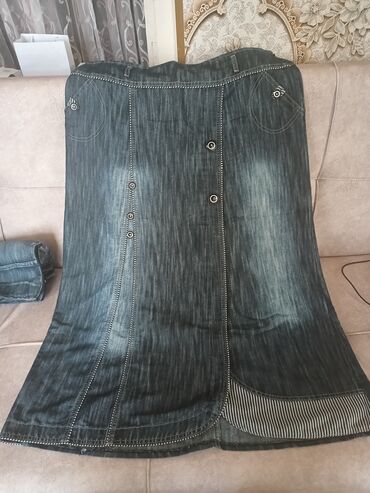 qadın cemperləri: Qadınlar üçün cins ətək - Material: tünd yuyulma effekti olan denim