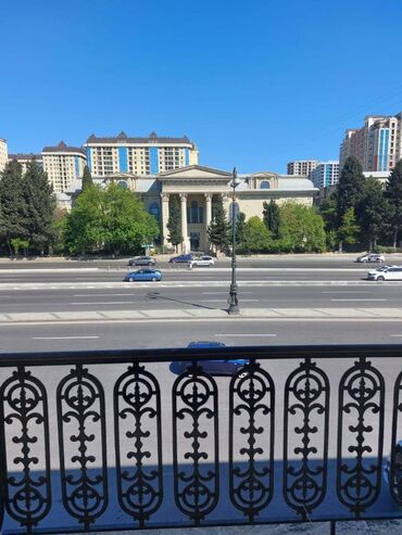 Uzunmüddətli kirayə mənzillər: Nərimanov metrosunun yaxınlığında 5 mertebeli binanın 3-cü — 1