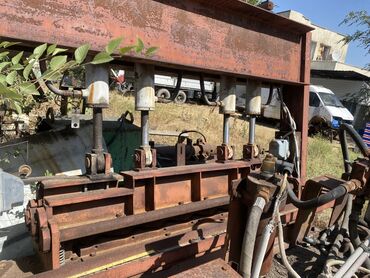 Другое оборудование для производства стройматериалов: Гильотина, разматыватель ( клеть) остаток кровельного металла, все — 19