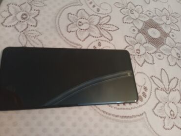 arxa kamera qurasdirilmasi: Samsung a51 ekrani bilmirəm işləyir ya yox amma üz şüşə istifade etmek