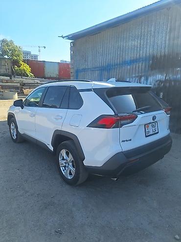 спойдер: Toyota RAV4: 2021 г., 2.4 л, Автомат, Гибрид, Кроссовер — 4