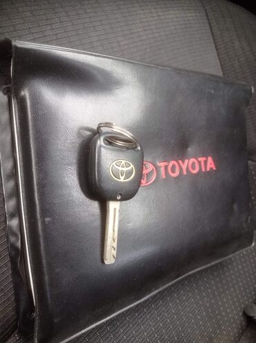 ключ дубликат: Ключ altezza 
продам ключ от Toyota altezza