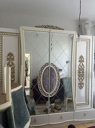 Klassik üslubda 4 siyirmeli yataq otağı dolabı. - Material: MDF/LDF lalafo.az -da Klassik üslubda 4 siyirmeli yataq otağı dolabı. - Material: MDF/LDF