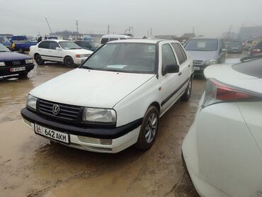 Volkswagen: Volkswagen Vento: 1993 г., 2 л, Механика, Бензин, Седан