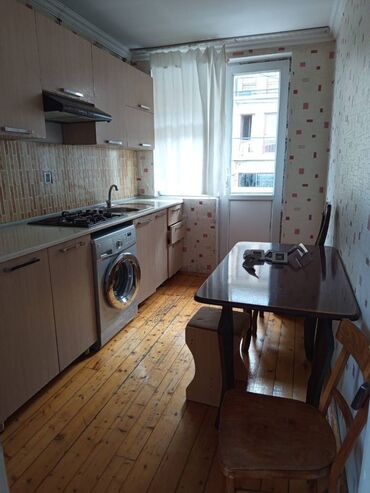 Uzunmüddətli kirayə evlər: Xırdalanda 7 saylı məktəbin yanında tola çox yaxın 2 Mərtəbə 3 otaq — 14