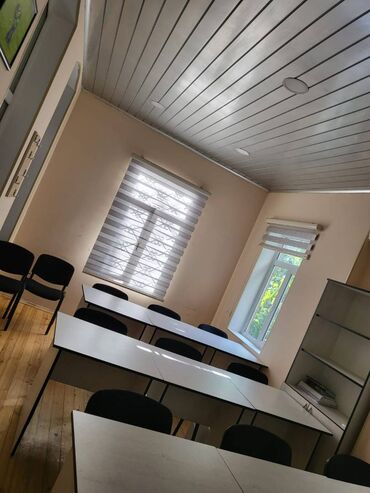 Ofislər: Azadliq metrosunun yaxınlığında təmirli obyekt ümumi sahəsi 110 kv,m — 21