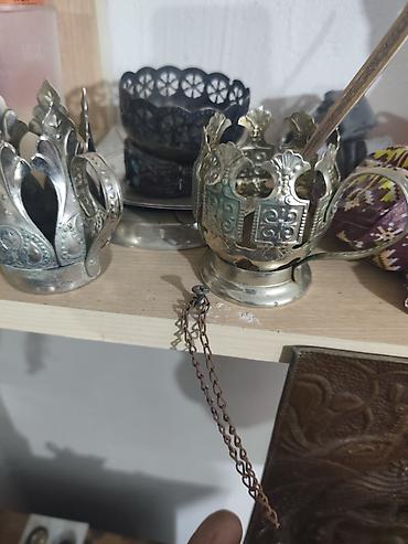 Alətlər: Şpris dəsti – şüşə korpuslu, metal porşenli, dəyişdirilə bilən iynələr — 8