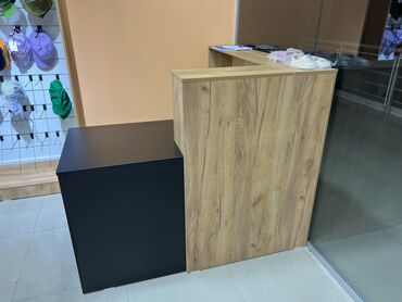 Стойки ресепшн: Столы ресепшен Администраторский стол Кассовый стол Занимаемся — 54