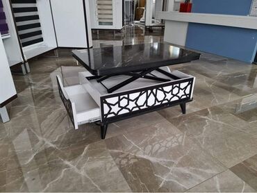 Stolovi: Dostupne su 4 boje, Dimenzije stola su 60x90, a kada se rasklopi — 12