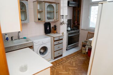 Uzunmüddətli kirayə mənzillər: Azadlıq prospektində, qoşazapravkaya yaxın Qrand marketin yanında 9 — 13