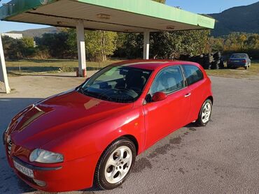 Alfa Romeo 147: 1.6 l. | 2001 έ. 203000 km. Χάτσμπακ