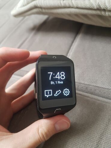 часы дешевые: Samsung gear 2 neo. Состояние хорошее трещин нет. Имеются мелкие