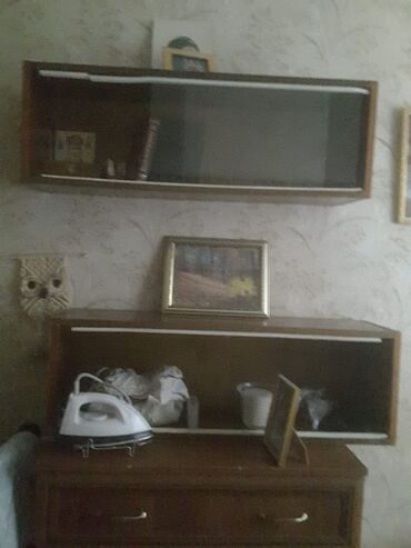 мебель для офиса бу: Продаю советские деревянные полки одна со стеклом вторая без
