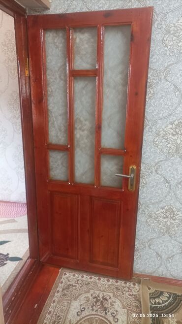 islenmis otaq qapisi: Üc dənə ev qapıları 50 manata