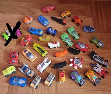 kaktus koji igra cena: Auto Kinder suprise igracke. Automobilcici i motori. Cena za komad. Za