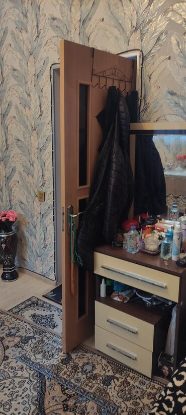 Giriş qapıları: Həyət daxili qapı və giriş komplekti - Material: metal qapı, üzərində — 14