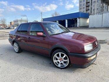 Volkswagen: Volkswagen Vento: 1993 г., 1.8 л, Механика, Бензин, Седан