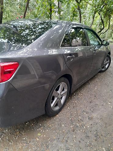 Toyota: Toyota Camry SE sedan - Korpus: sedan, qrafit/boz rəng - — 9