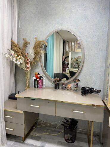 Salon guzgusu ‼️Tecili satilir Qiymeti 200 azn Unvan Sumqayit Raya9080