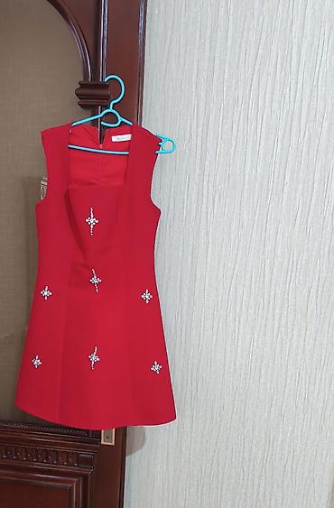 mirvari muncuqlar: Qırmızı mini don - Model: düz kəsim, mini uzunluq - Rəng: parlaq — 1