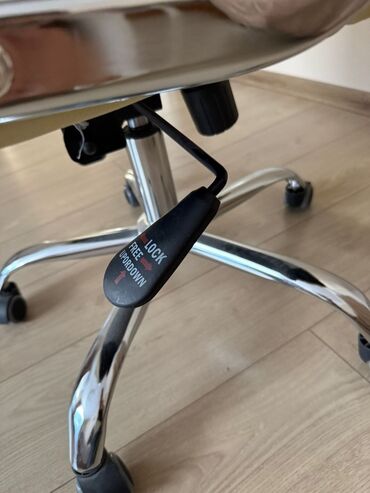 Ofis və oyun kresloları: Təkərli, Qolları tənzimlənmir, Süni dəri — 7