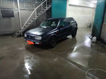 Volkswagen: Volkswagen Golf: 1994 г., 1.6 л, Механика, Бензин, Седан