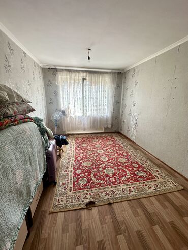 квартира на ночь восток 5: 1 бөлмө, 18 кв. м, Жатакана жана мейманкана түрүндө, 3 кабат, Эски ремонт
