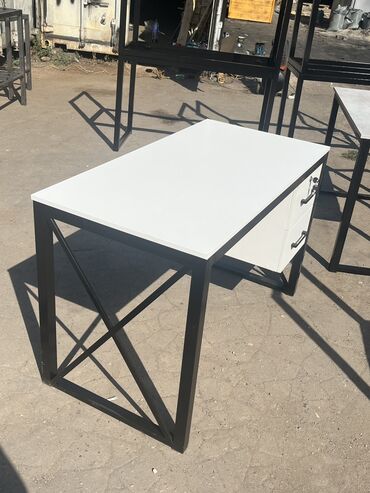 Столы для кафе: Офисный мебель в наличии и на заказ — 24