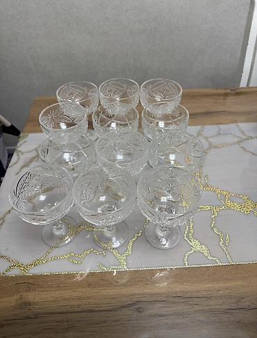 Кухонные принадлежности: 2 этажерки 2000, в подарок посуда для всего угодно, сахар, мед — 2
