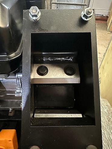 Садовые измельчители, дробилки: Бензиновый Ветка измельчитель для сада — 8