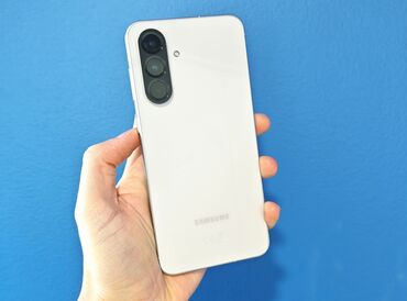 samsung a 10 's: Samsung GT-S5600, 128 GB, rəng - Ağ, İki sim kartlı, Face ID, Zəmanət