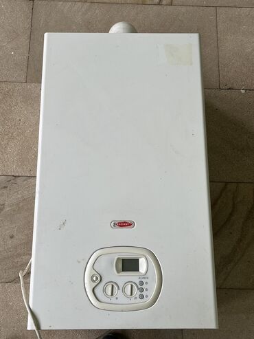 mikro nausnik satilir: Radiant divar tipli qaz kombisi Xüsusiyyətlər: - Brend: Radiant -