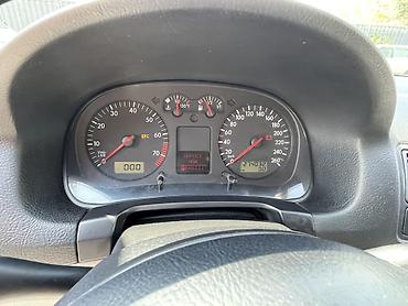 гольы 2: Volkswagen Golf: 2001 г., 1.6 л, Автомат, Бензин, Хэтчбэк — 8