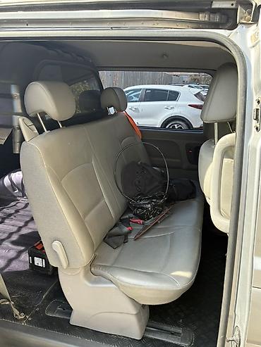 rolls rois: Hyundai H-1 / Starex, серебристый фургон грузо-пассажирский Машина — 5