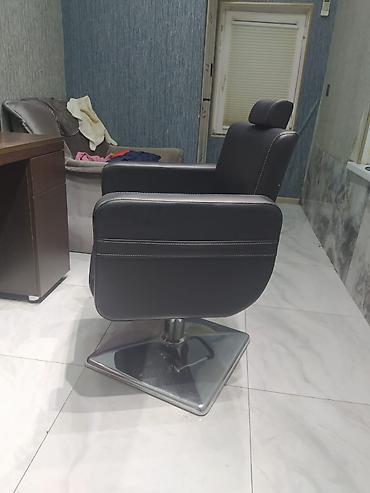 berber guzgusu: Berber guzgusu ve kreslosu 300manata satılır 
Tel 0514484175 — 2