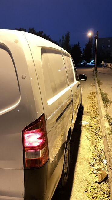 Yük maşınları: Ağ rəngli yük/furqon tipli mikroavtovan Xüsusiyyətlər: - Geniş yan — 16