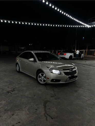 Chevrolet: Chevrolet Cruze: 1.4 l | 2015 il 289000 km Sedan — 3