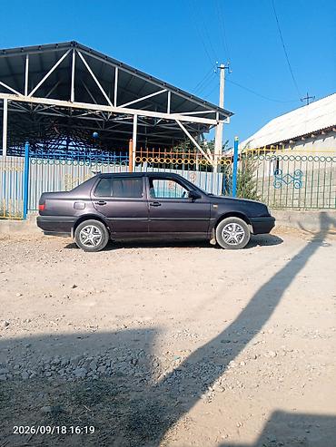 бампер на виш: Volkswagen Vento: 1993 г., 1.8 л, Механика, Бензин, Седан — 6