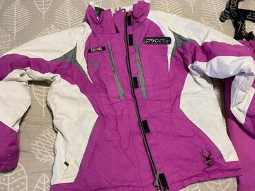 женская горнолыжная куртка: Продаю горнолыжный костюм Spider. Одевался раза три, не зашли