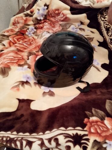 Moto dəbilqələr: Salam aleykum kaska satilir şüşesi yoxdur boş debilqedir son qiymeti — 9