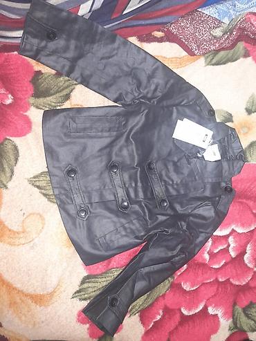 Ветровки: Актуально,без лишних вопросов.Продаются 4 куртки весна- осень,тонкие — 2